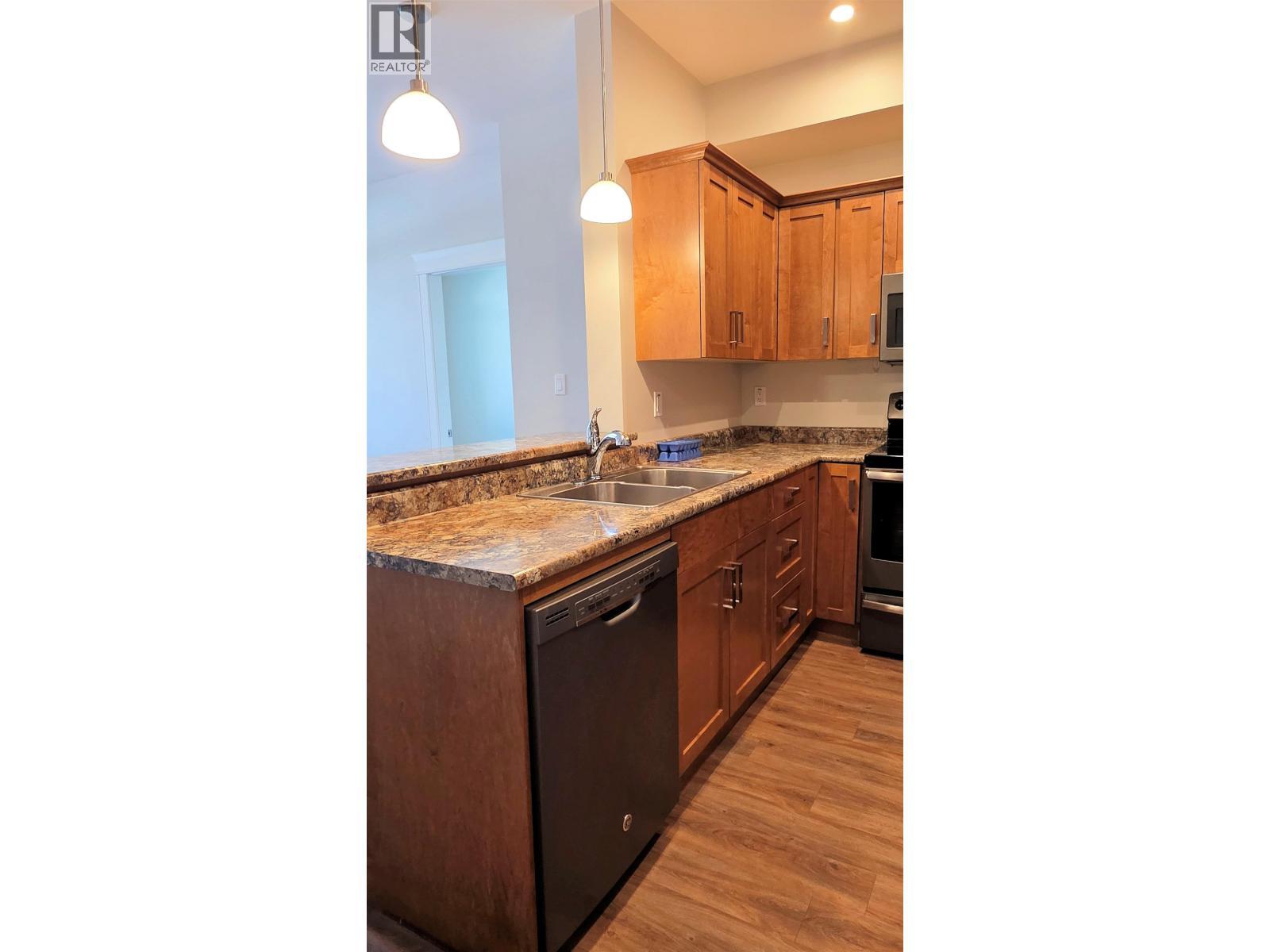 305 3684 Princess Crescent, Smithers, BC - Indoor Photo Showing Kitchen With Double Sink