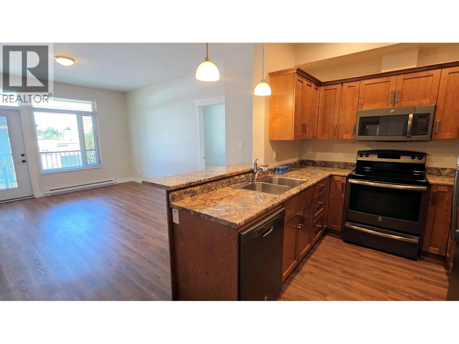 305 3684 Princess Crescent, Smithers, BC - Indoor Photo Showing Kitchen With Double Sink