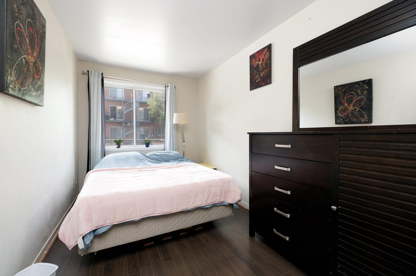 Chambre à coucher - 204-5420 Rue St-Denis, Montréal (Le Plateau-Mont-Royal), QC - Indoor Photo Showing Bedroom