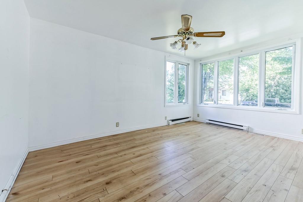 Salon - 808 4E Avenue, Laval (Fabreville), QC - Indoor Photo Showing Other Room