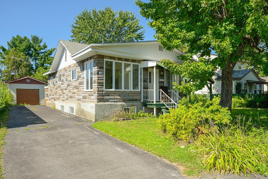 Stationnement - 808 4E Avenue, Laval (Fabreville), QC - Outdoor