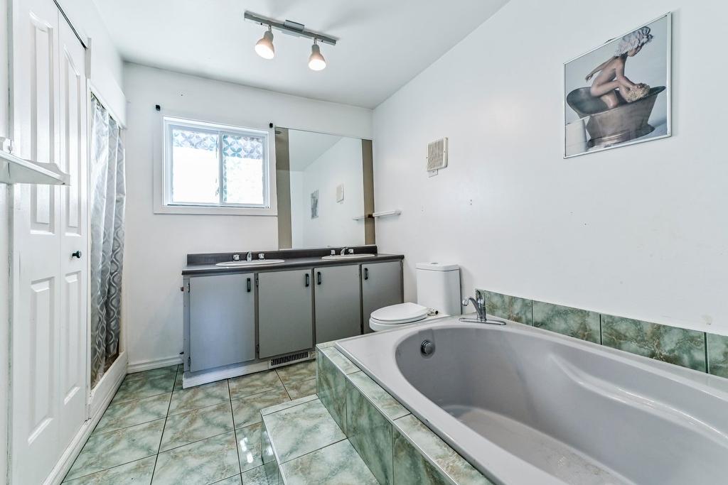Salle de bains - 808 4E Avenue, Laval (Fabreville), QC - Indoor Photo Showing Bathroom