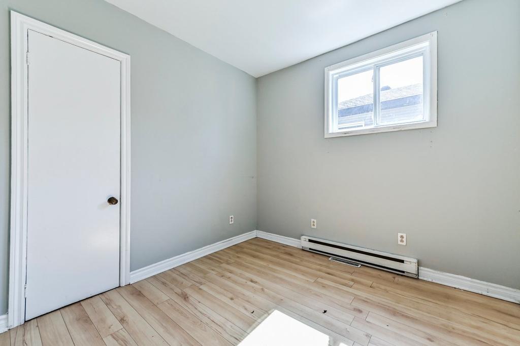 Chambre à coucher - 808 4E Avenue, Laval (Fabreville), QC - Indoor Photo Showing Other Room