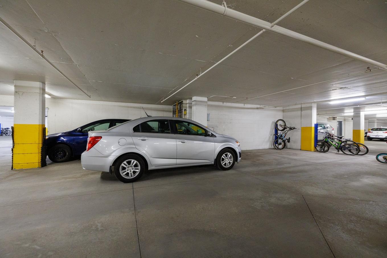 Stationnement - Ph1001-4239 Rue Jean-Talon O., Montréal (Côte-Des-Neiges/Notre-Dame-De-Grâce), QC - Indoor Photo Showing Garage