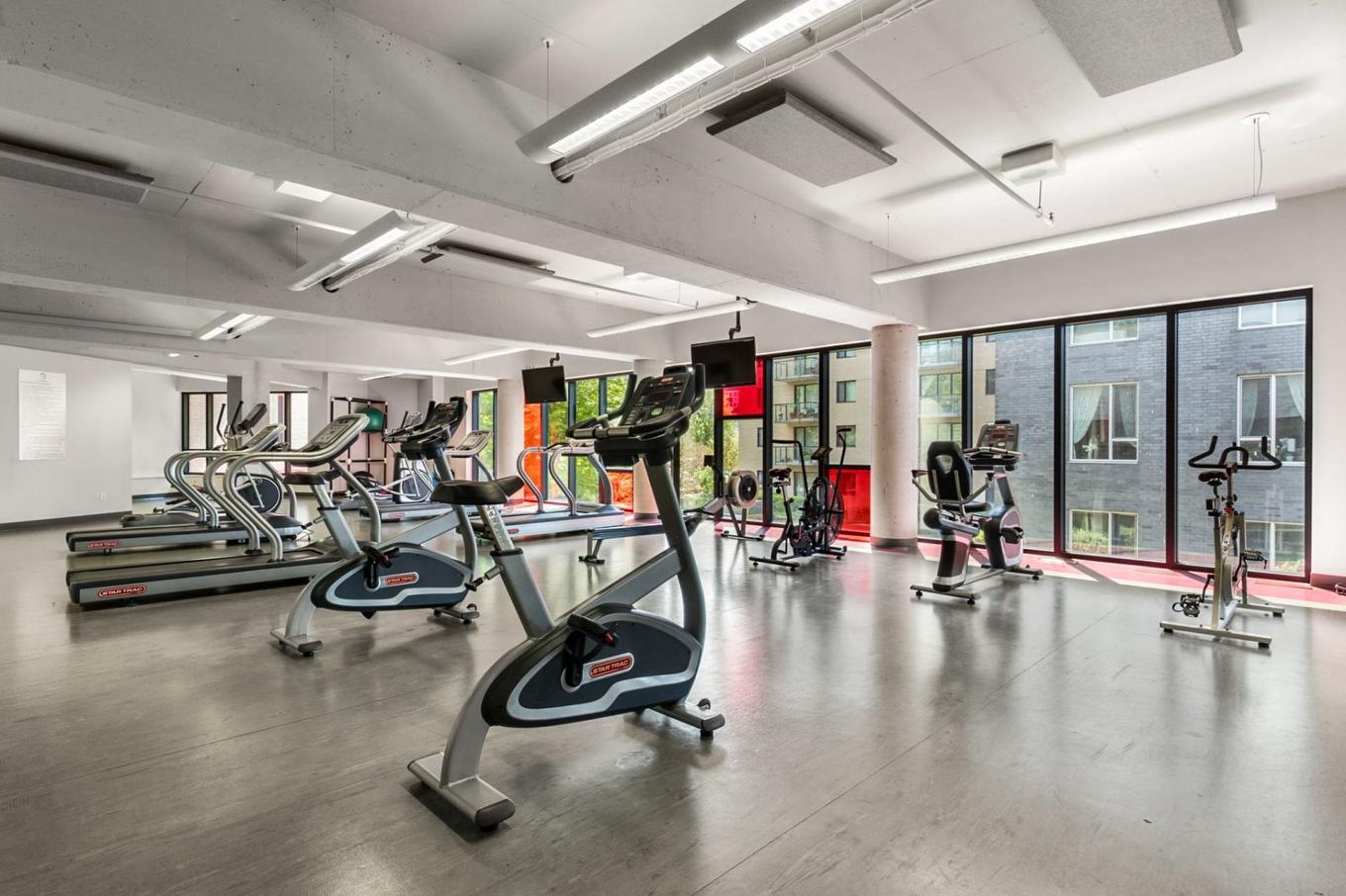 Salle d'exercice - Ph1001-4239 Rue Jean-Talon O., Montréal (Côte-Des-Neiges/Notre-Dame-De-Grâce), QC - Indoor Photo Showing Gym Room