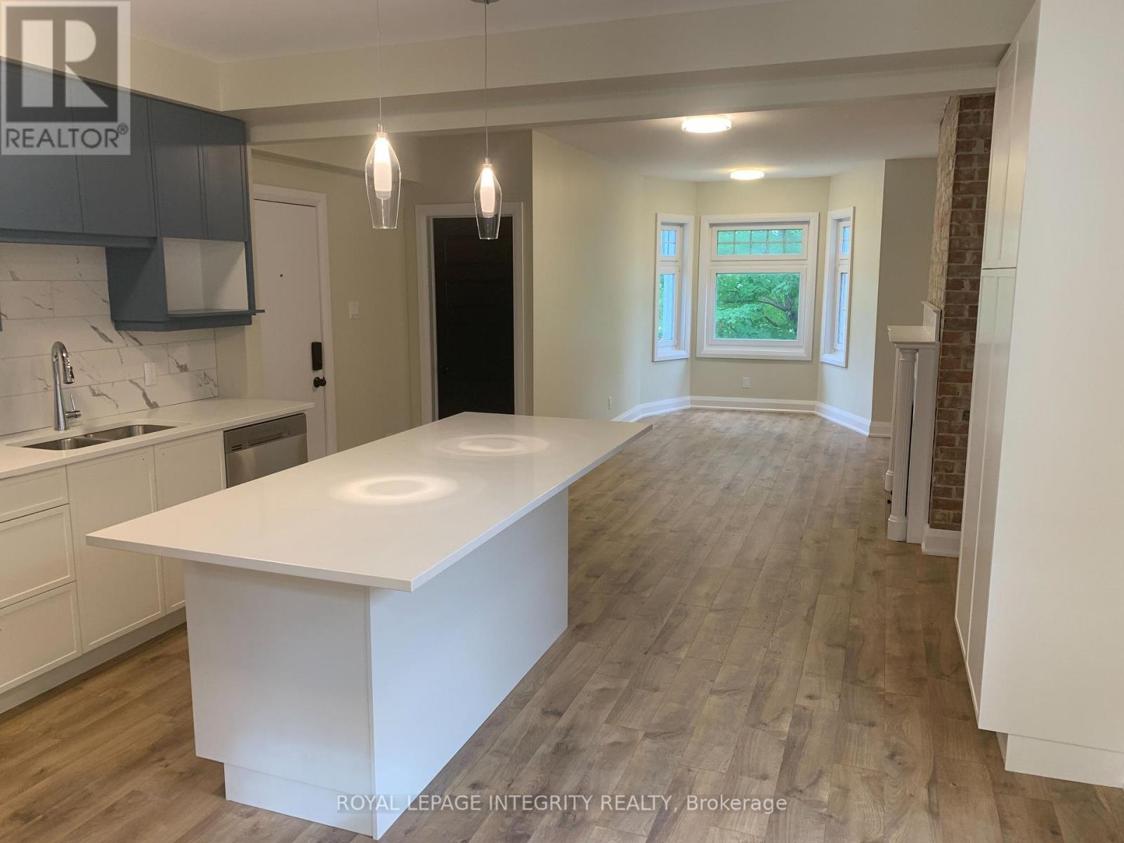 2 - 470 Besserer Street, Ottawa, ON - Indoor Photo Showing Kitchen With Double Sink