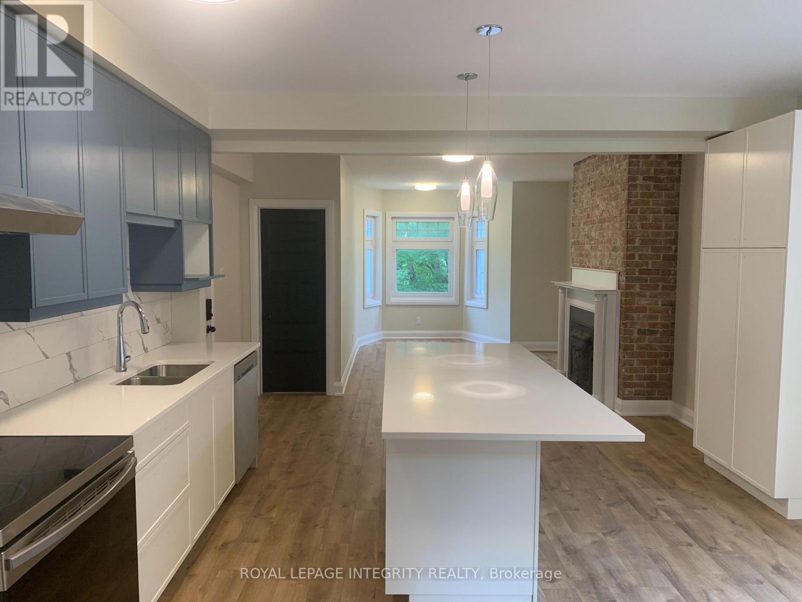 2 - 470 Besserer Street, Ottawa, ON - Indoor Photo Showing Kitchen With Double Sink