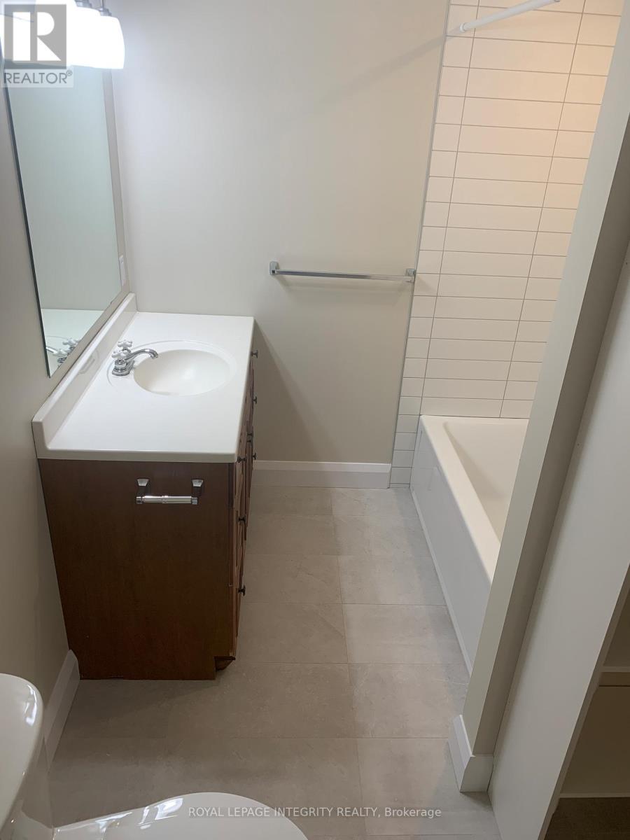 2 - 470 Besserer Street, Ottawa, ON - Indoor Photo Showing Bathroom