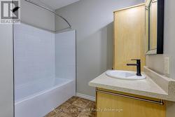 4-piece main floor bathroom -