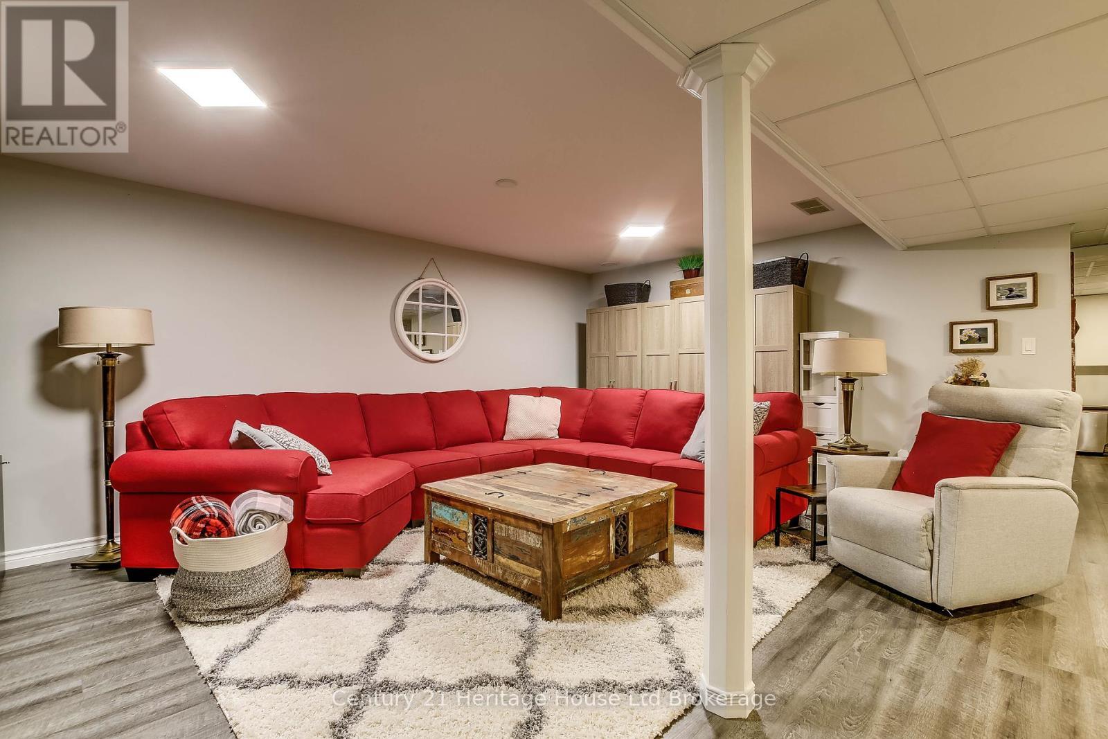 6 - 395 Springbank Avenue N, Woodstock (Woodstock - North), ON - Indoor Photo Showing Living Room