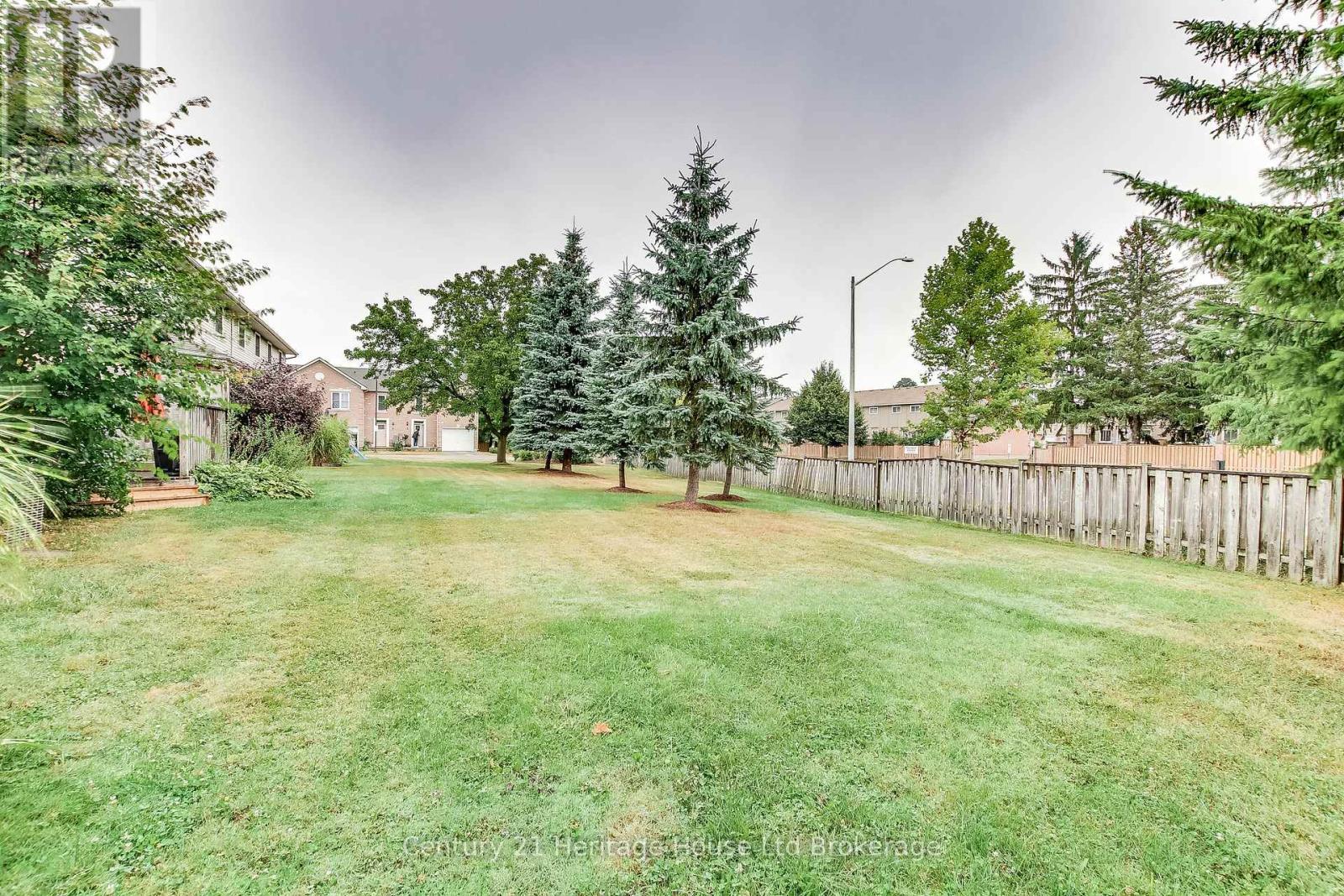 6 - 395 Springbank Avenue N, Woodstock (Woodstock - North), ON - Outdoor