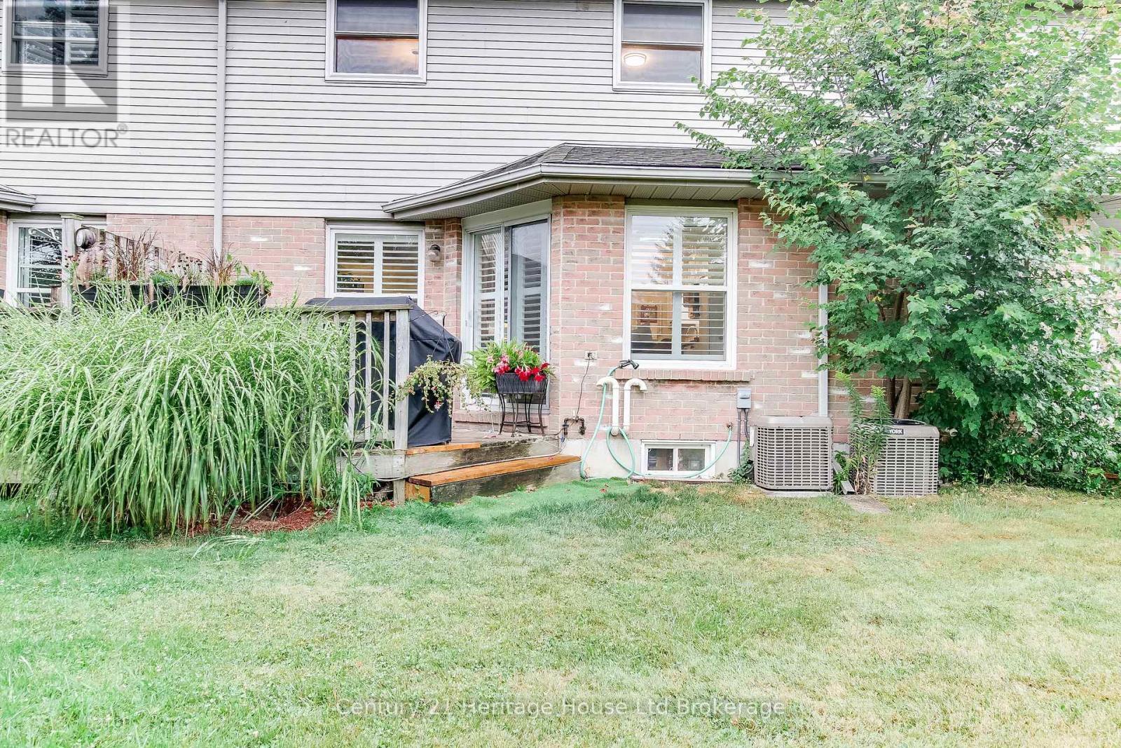 6 - 395 Springbank Avenue N, Woodstock (Woodstock - North), ON - Outdoor