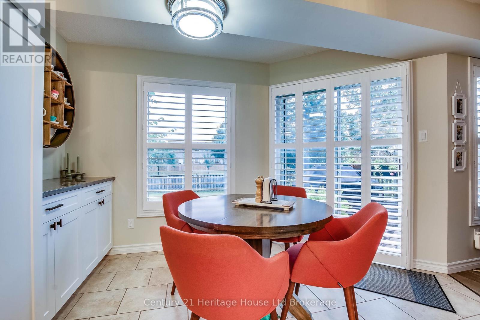 6 - 395 Springbank Avenue N, Woodstock (Woodstock - North), ON - Indoor