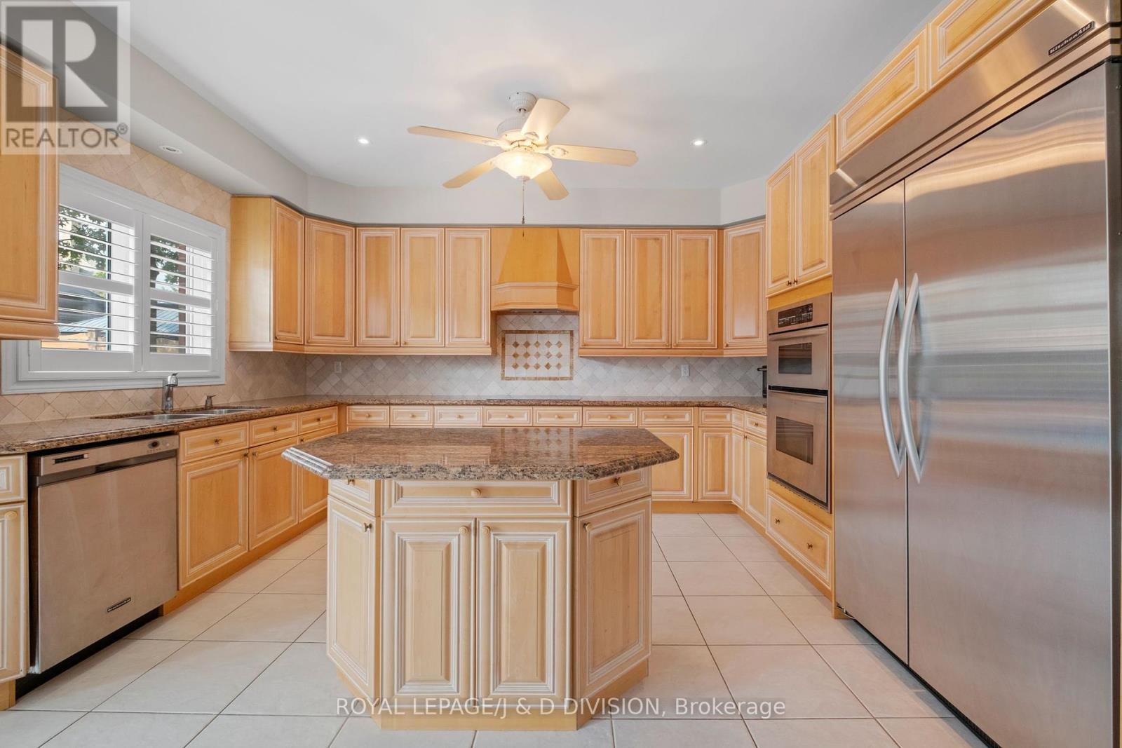 2153 Manor Hill Drive, Mississauga, ON - Indoor Photo Showing Kitchen With Stainless Steel Kitchen