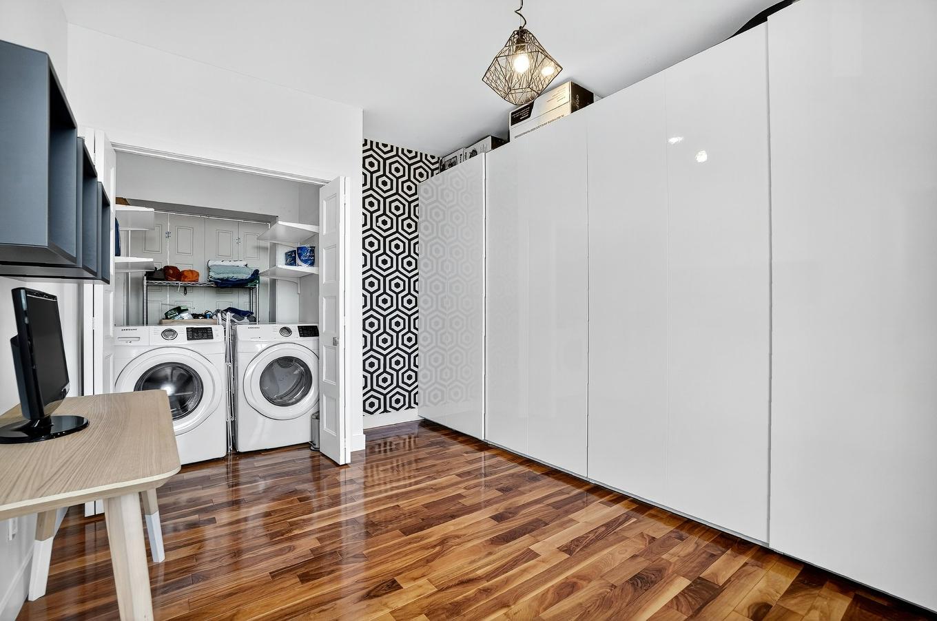 Salle de lavage - 10730 Boul. St-Laurent, Montréal (Ahuntsic-Cartierville), QC - Indoor Photo Showing Laundry Room