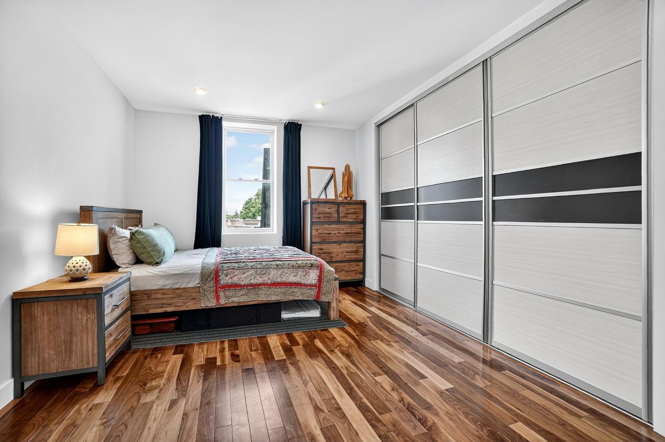 Chambre à coucher - 10730 Boul. St-Laurent, Montréal (Ahuntsic-Cartierville), QC - Indoor Photo Showing Bedroom