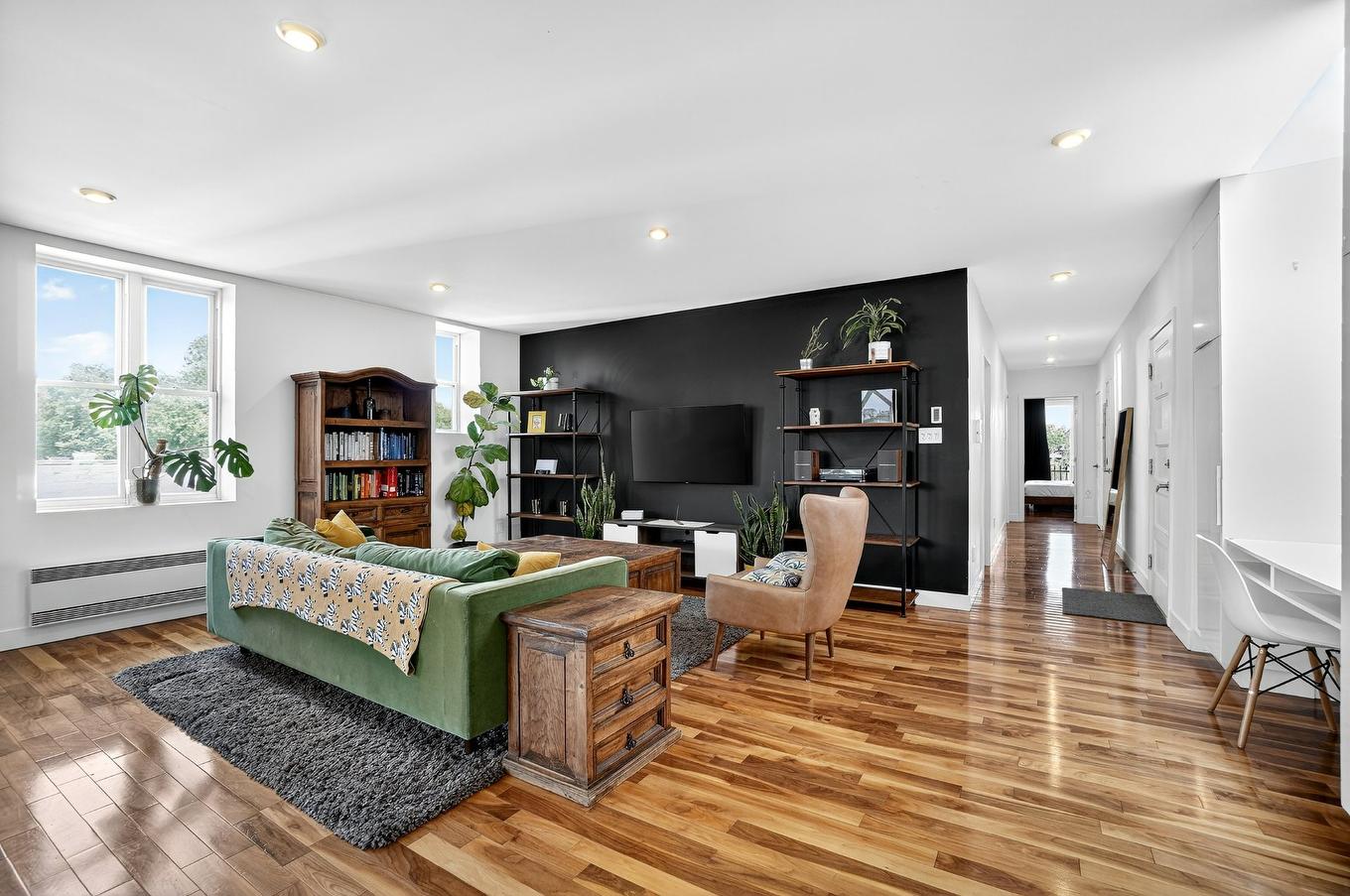 Salon - 10730 Boul. St-Laurent, Montréal (Ahuntsic-Cartierville), QC - Indoor Photo Showing Other Room