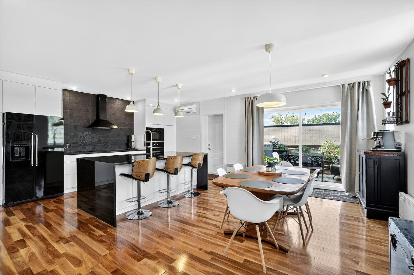 Salle à manger - 10730 Boul. St-Laurent, Montréal (Ahuntsic-Cartierville), QC - Indoor