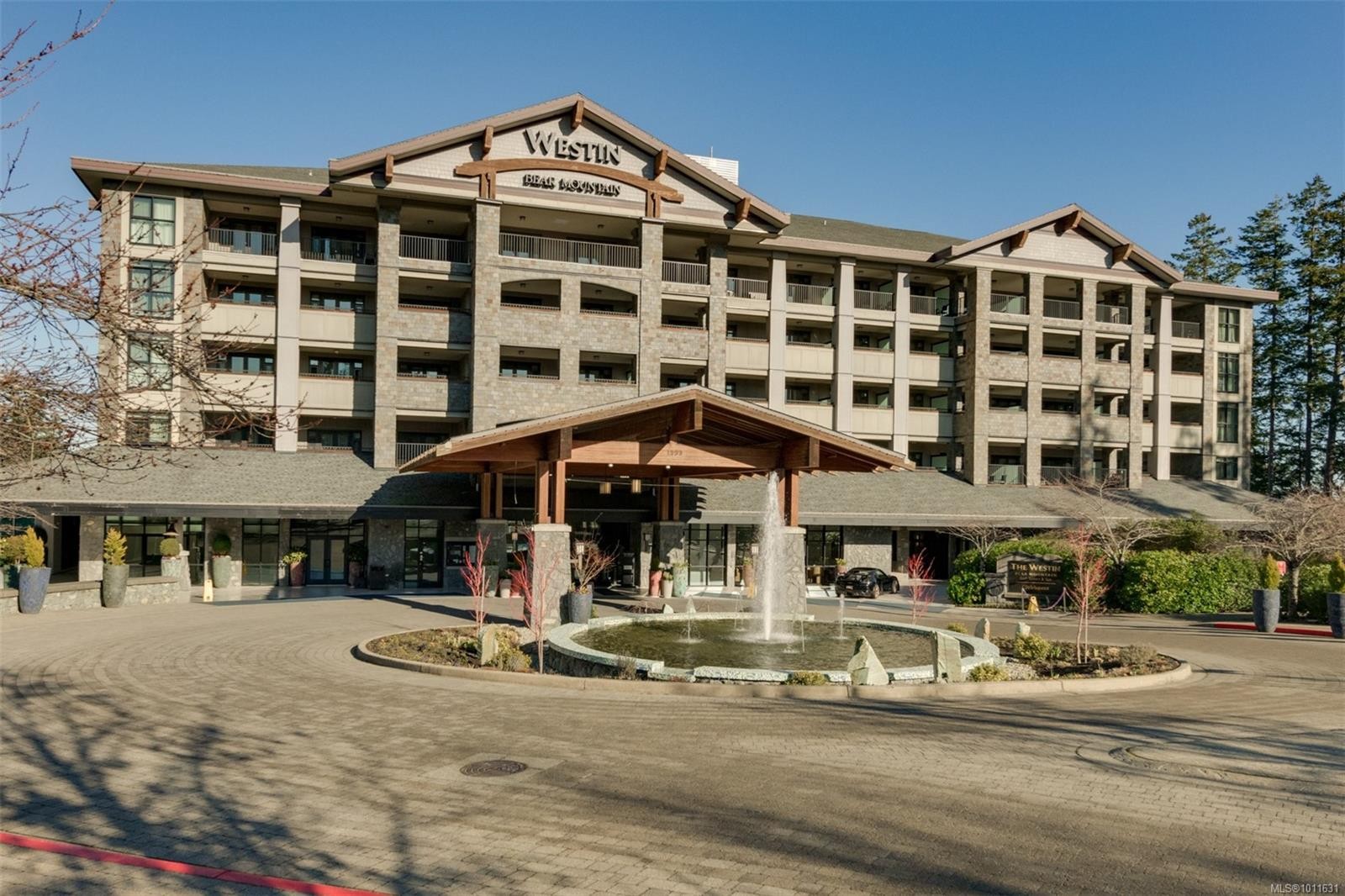 335/337 C-1999 Country Club Way, Langford, BC - Outdoor With Balcony With Facade