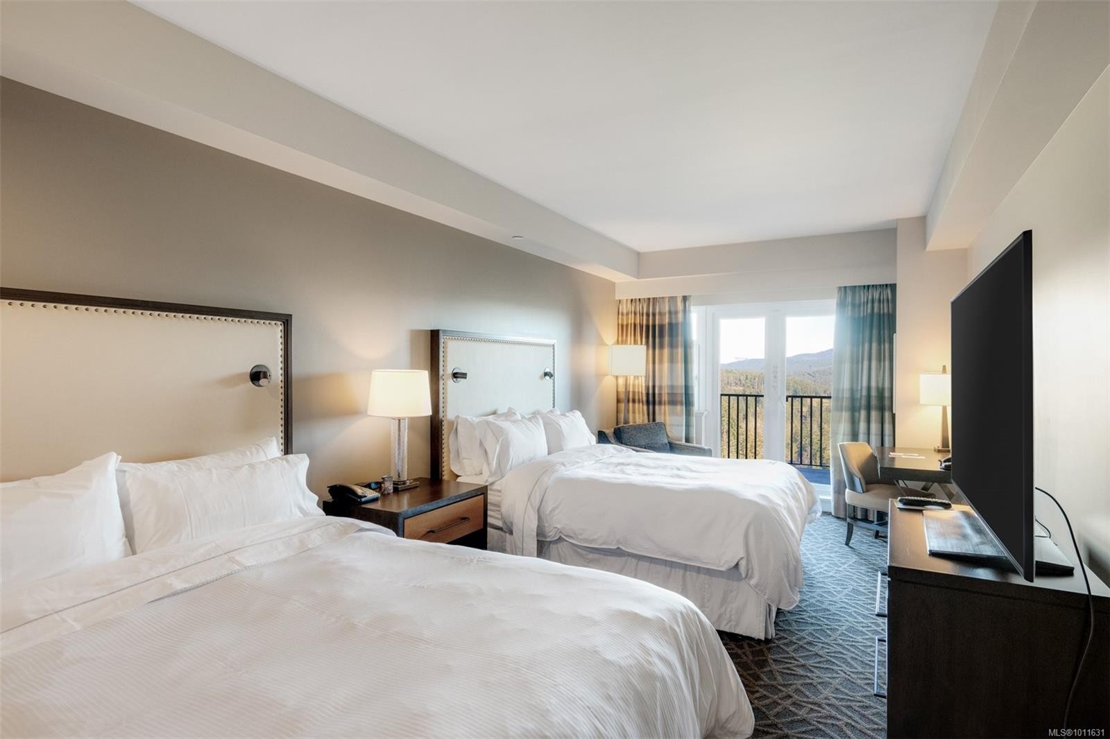 335/337 C-1999 Country Club Way, Langford, BC - Indoor Photo Showing Bedroom