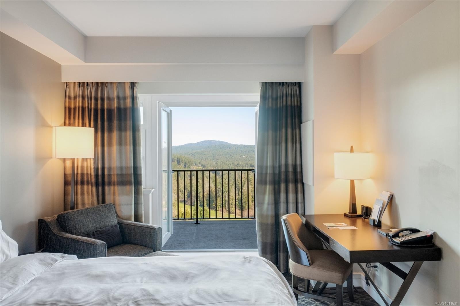 335/337 C-1999 Country Club Way, Langford, BC - Indoor Photo Showing Office