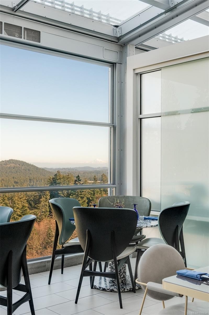 335/337 C-1999 Country Club Way, Langford, BC -