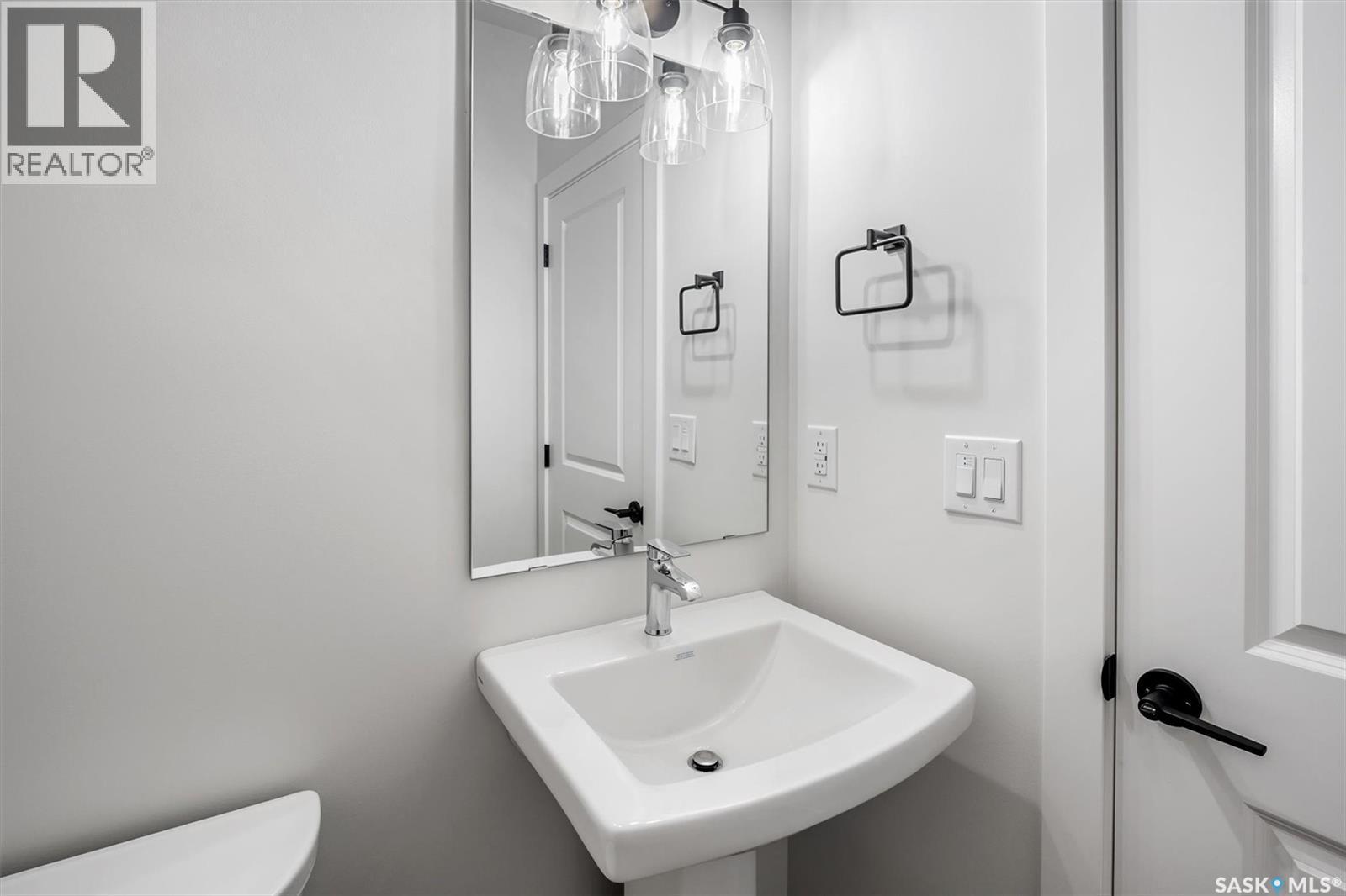 127 Katz Avenue, Saskatoon, SK - Indoor Photo Showing Bathroom