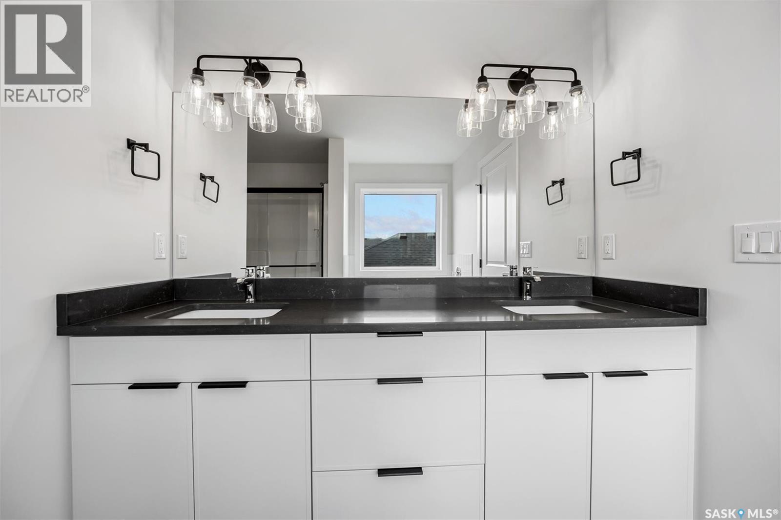 127 Katz Avenue, Saskatoon, SK - Indoor Photo Showing Bathroom