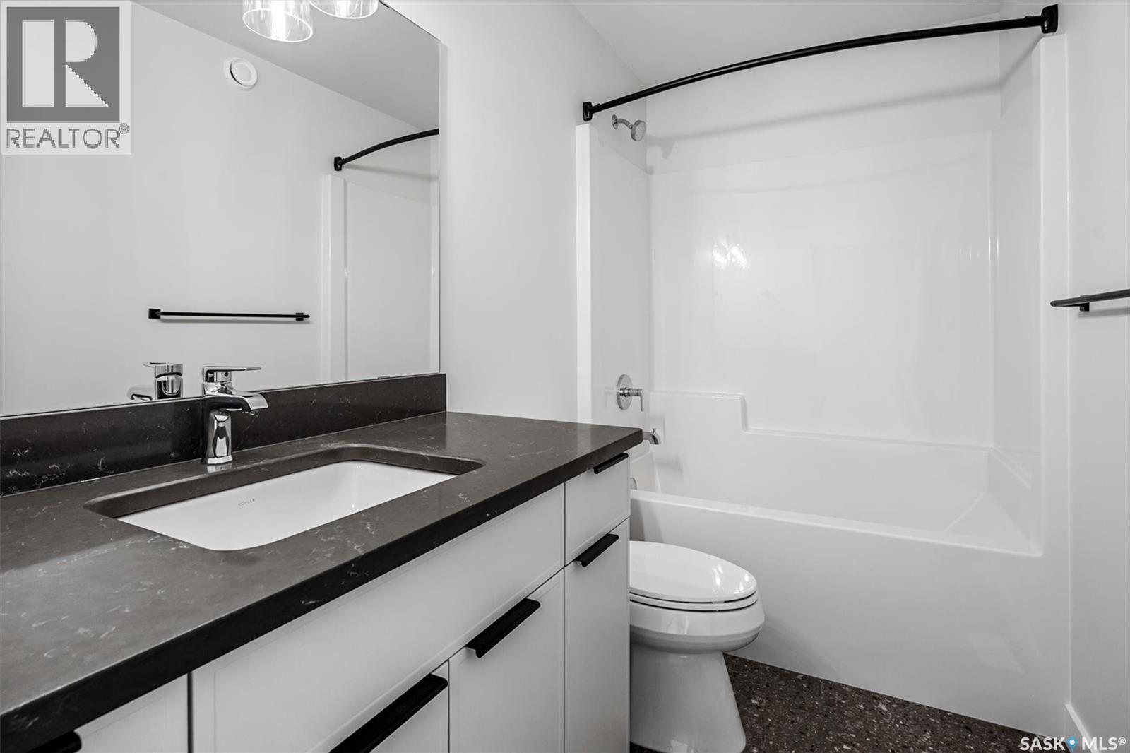 127 Katz Avenue, Saskatoon, SK - Indoor Photo Showing Bathroom