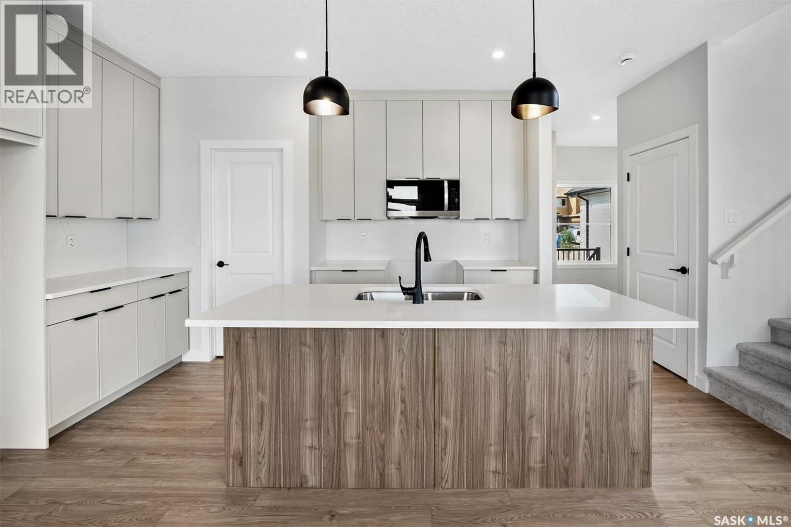 127 Katz Avenue, Saskatoon, SK - Indoor Photo Showing Kitchen