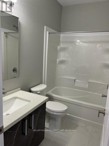 51 - 2610 Kettering Place, London South (South U), ON - Indoor Photo Showing Bathroom