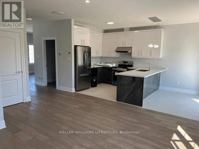 51 - 2610 Kettering Place, London South (South U), ON - Indoor Photo Showing Kitchen With Double Sink