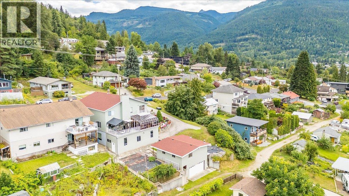 801 Houston Street, Nelson, BC - Outdoor With View