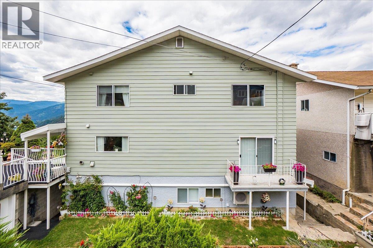 801 Houston Street, Nelson, BC - Outdoor With Balcony With Exterior
