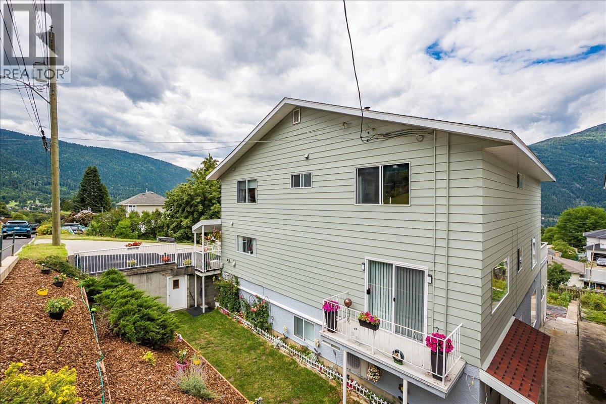 801 Houston Street, Nelson, BC - Outdoor