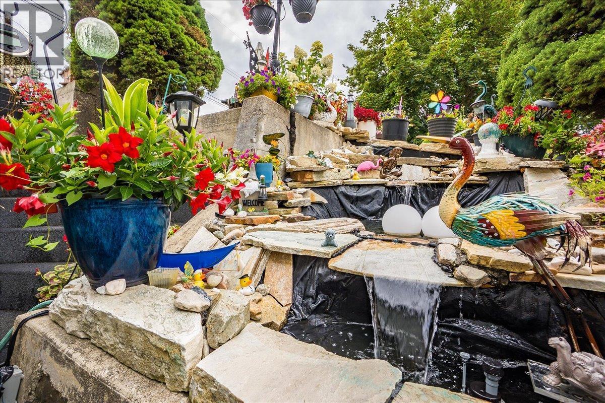 801 Houston Street, Nelson, BC - Outdoor