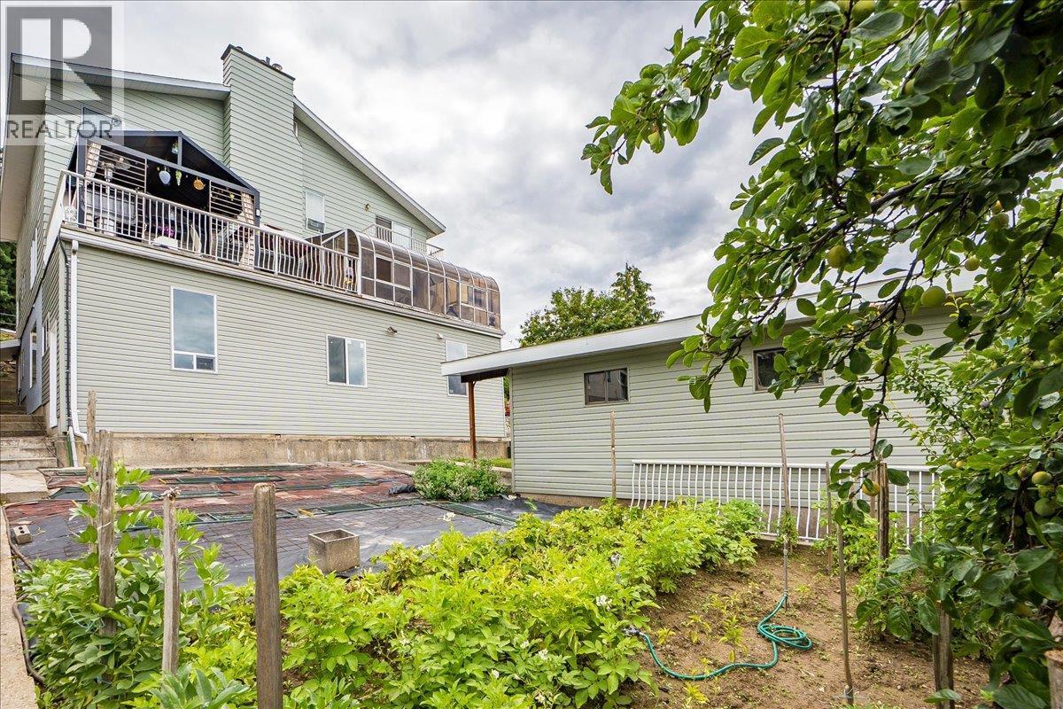 801 Houston Street, Nelson, BC - Outdoor With Balcony With Exterior