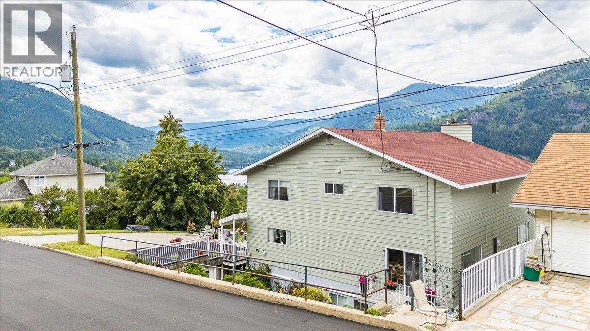 801 Houston Street, Nelson, BC - Outdoor