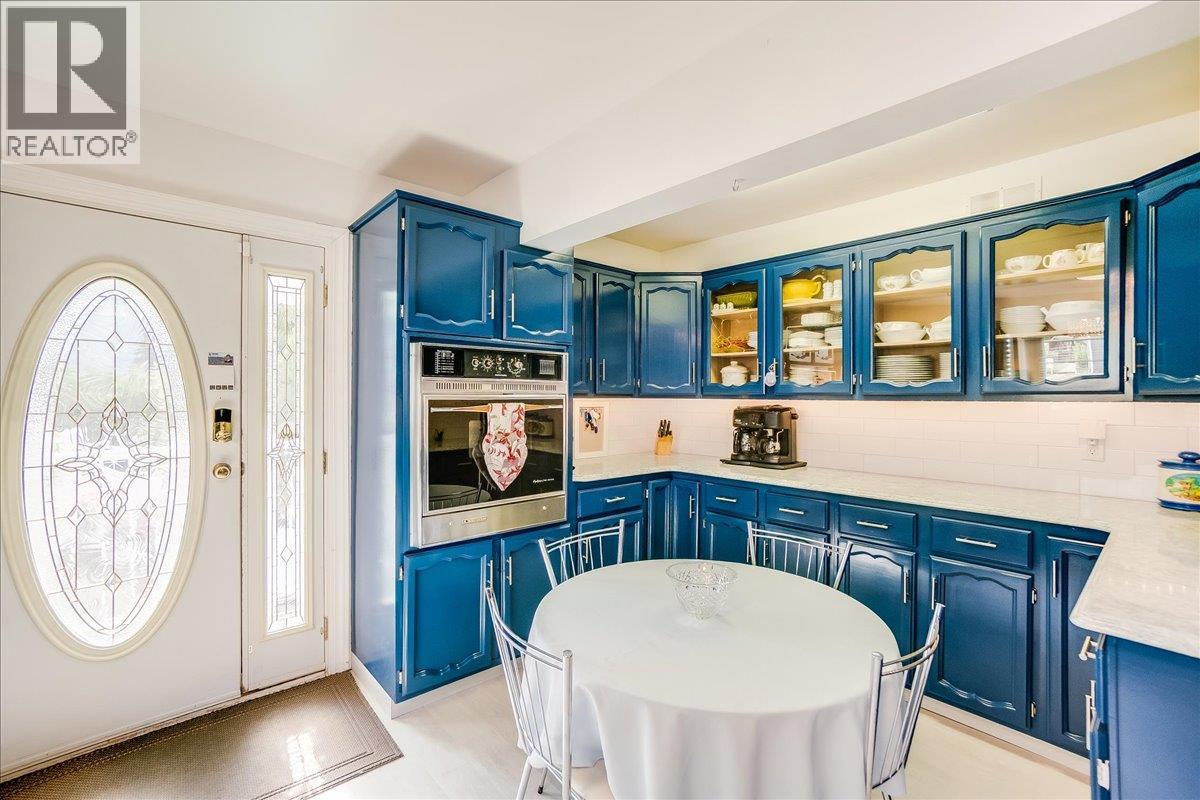 801 Houston Street, Nelson, BC - Indoor