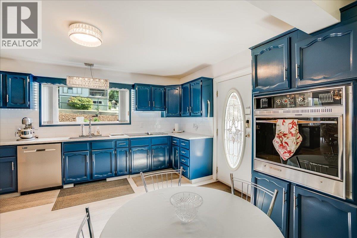 801 Houston Street, Nelson, BC - Indoor