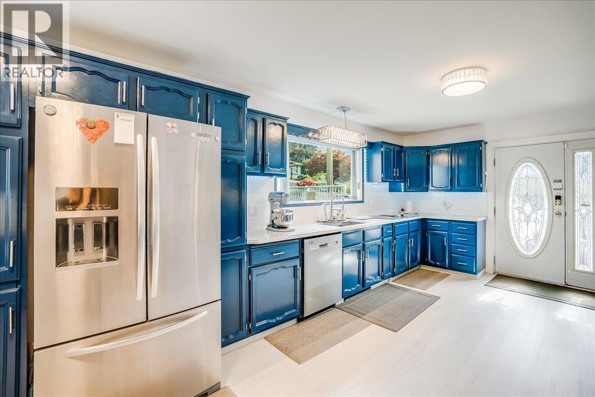 801 Houston Street, Nelson, BC - Indoor Photo Showing Kitchen