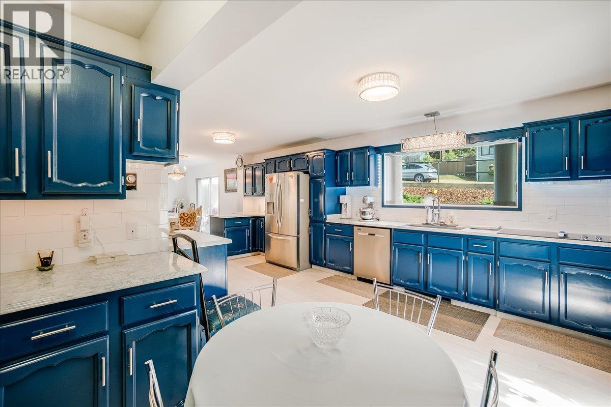 801 Houston Street, Nelson, BC - Indoor Photo Showing Kitchen