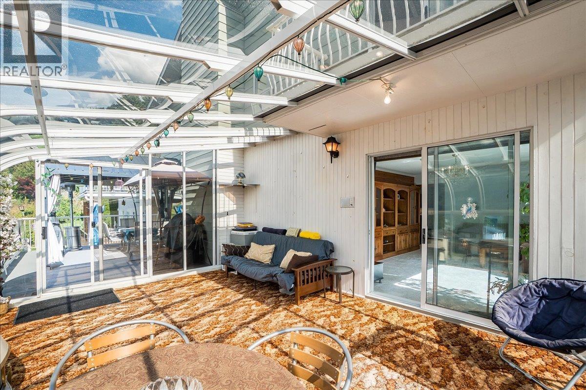 801 Houston Street, Nelson, BC - Outdoor With Exterior