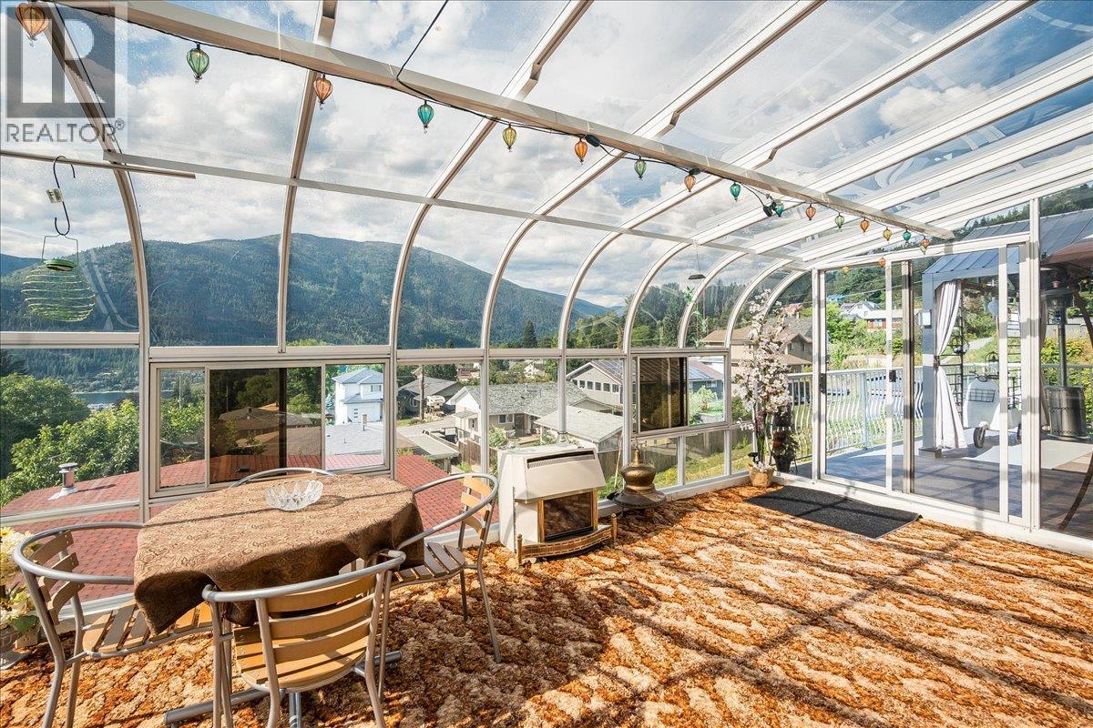 801 Houston Street, Nelson, BC - Indoor Photo Showing Other Room