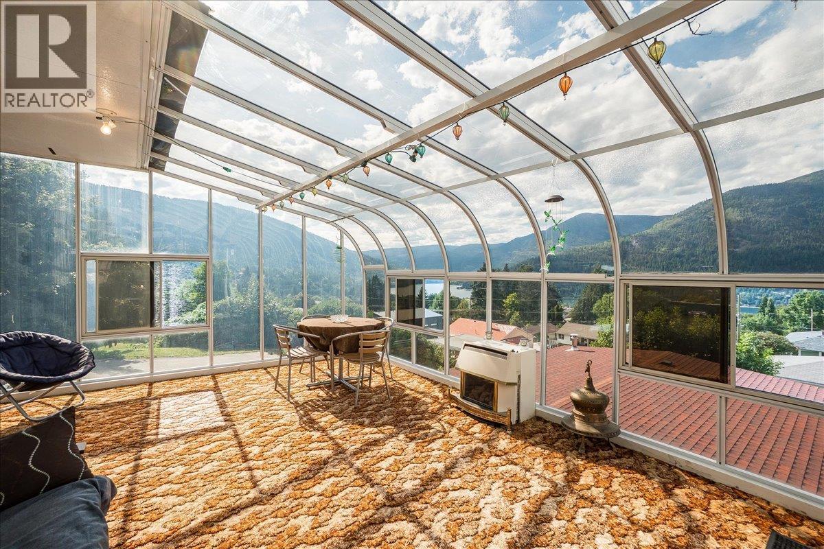 801 Houston Street, Nelson, BC - Indoor Photo Showing Other Room