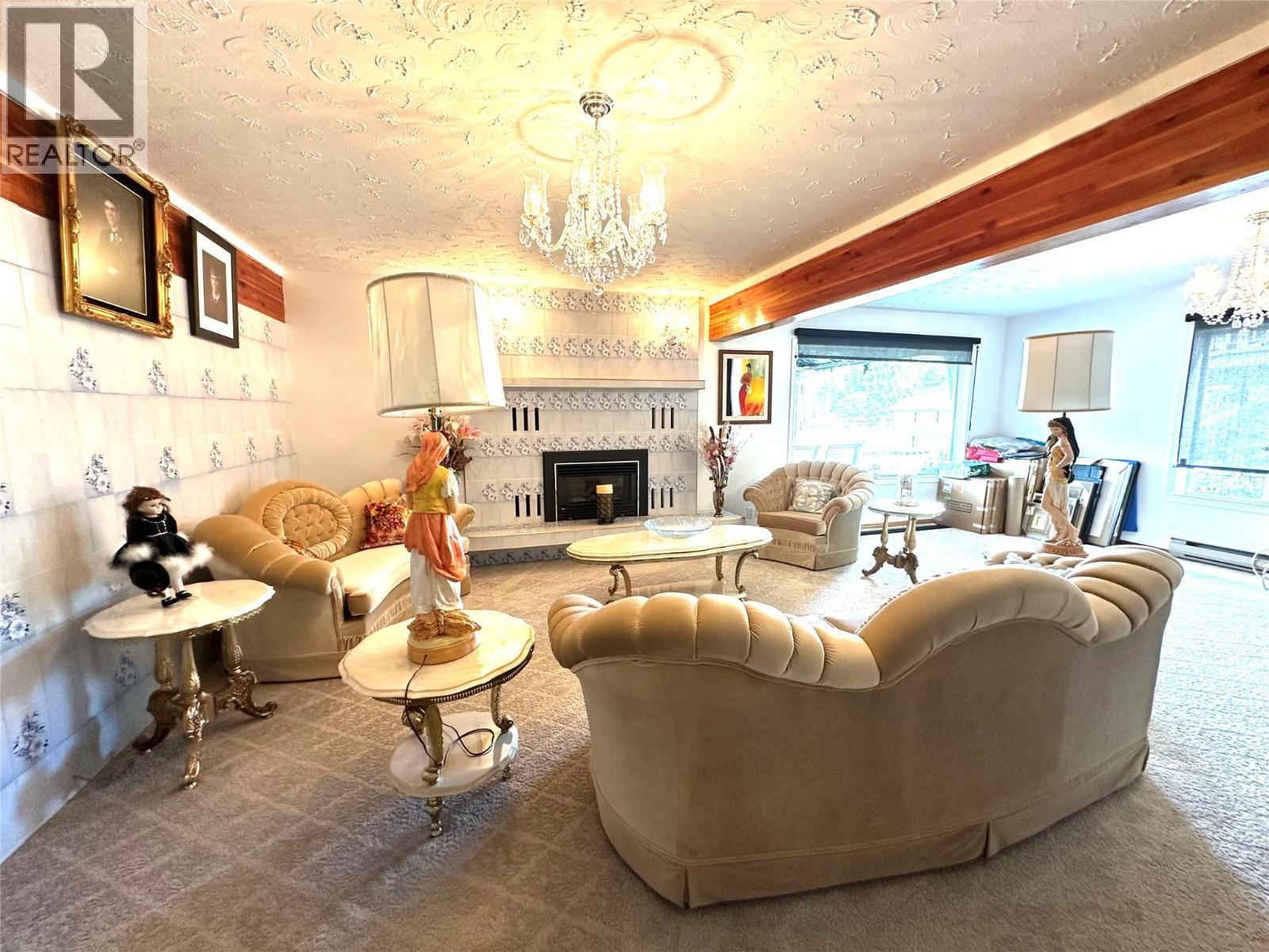 801 Houston Street, Nelson, BC - Indoor Photo Showing Living Room With Fireplace