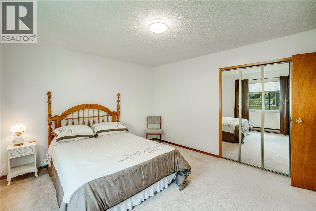 801 Houston Street, Nelson, BC - Indoor Photo Showing Bedroom