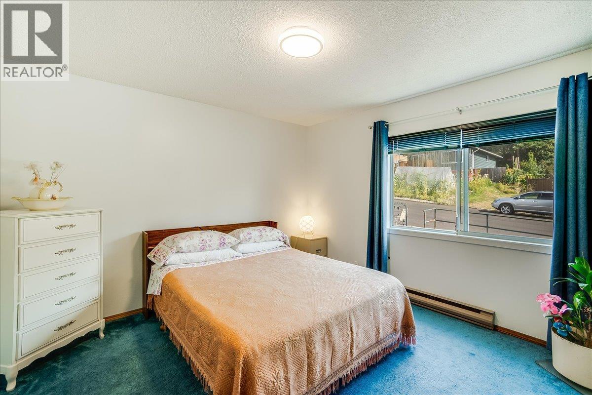 801 Houston Street, Nelson, BC - Indoor Photo Showing Bedroom