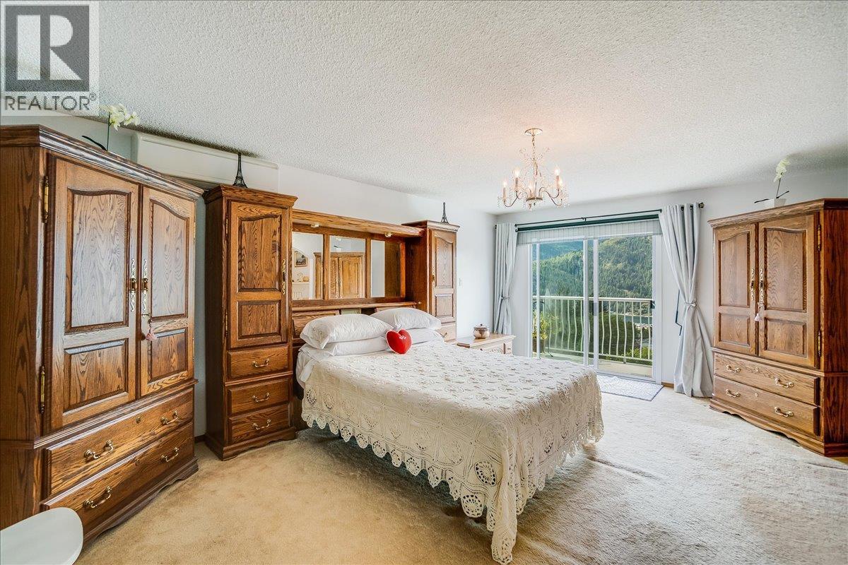 801 Houston Street, Nelson, BC - Indoor Photo Showing Bedroom