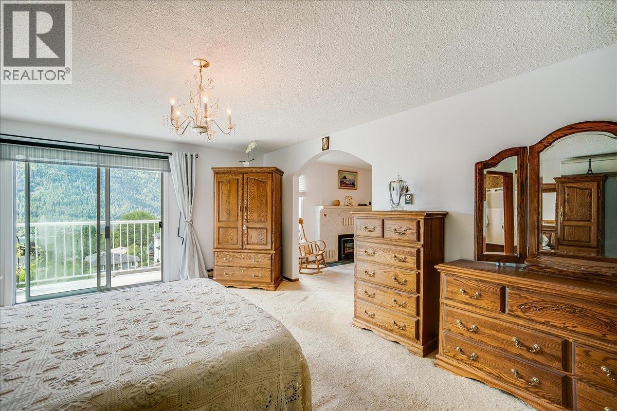 801 Houston Street, Nelson, BC - Indoor Photo Showing Bedroom